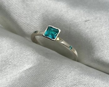 ANEL 16 PEDRA VERDE PRATA925