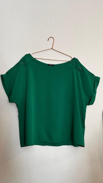 BLUSA VERDE NUMERO 48