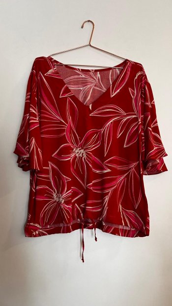 BLUSA VERMELHA FLOR NUMERO 44