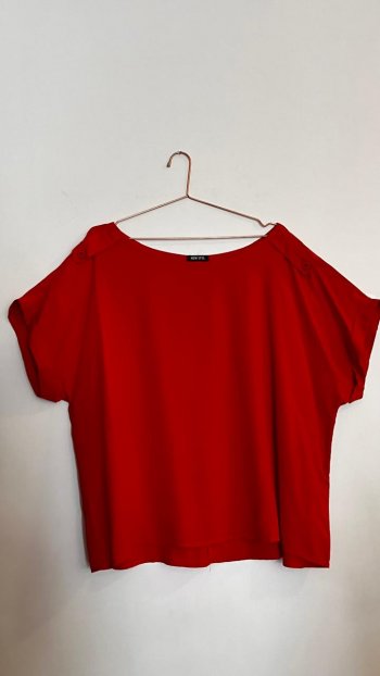 BLUSA VERMELHA NUMERO 44