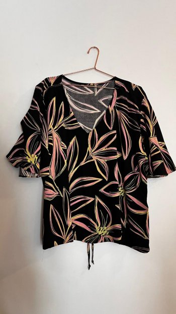 BLUSA PRETA FLORIDA NUMERO 46